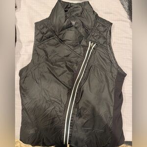 Lululemon - What the Fluff reversible down vest w magnetic